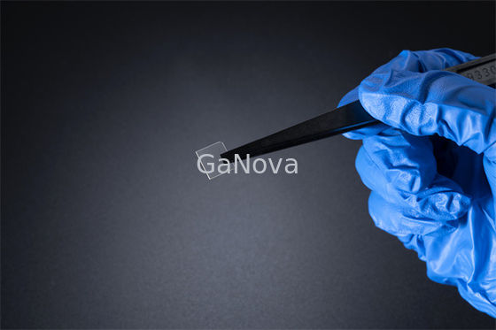 10 X 10.5 mm2 C Yüzü Dopedilmemiş N Tip Özgür Durma GaN Tek Kristal Alt Yapı